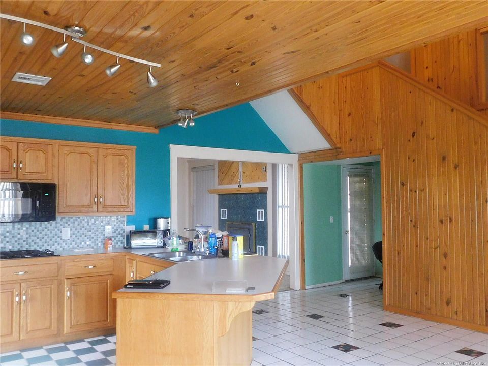2nd image of 13701 Oktaha Rd