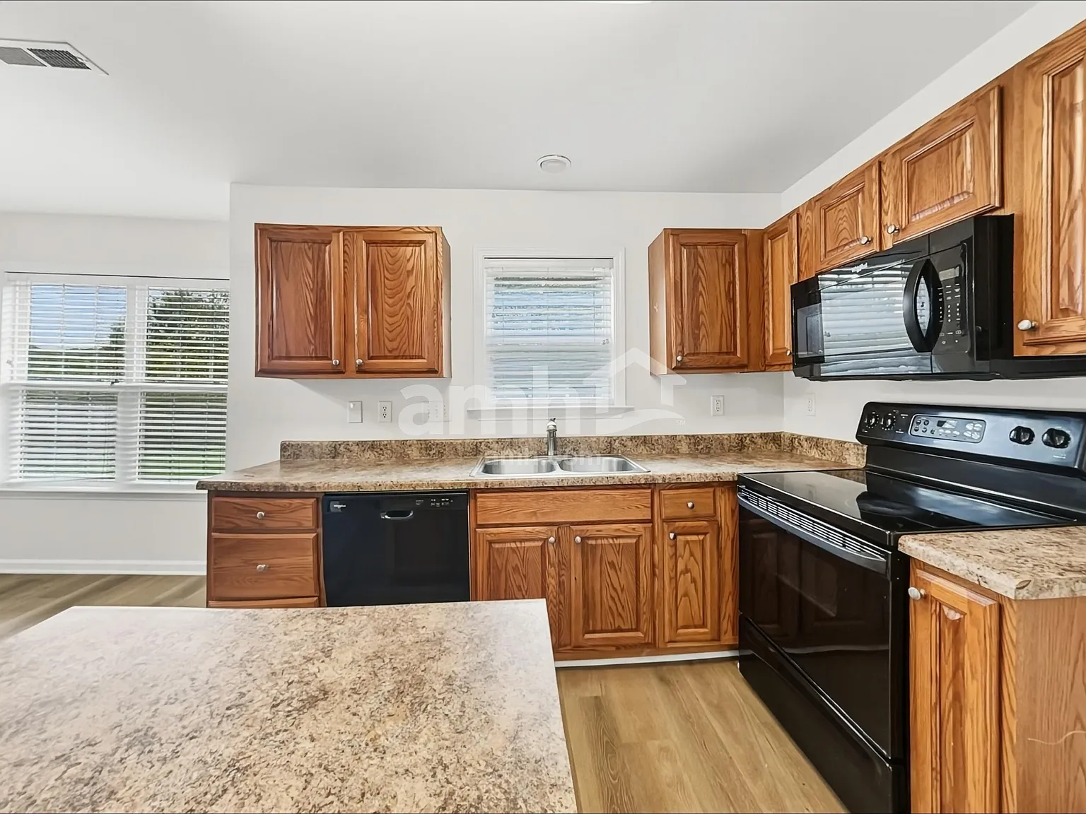 4 bed, 2.5 bath, 1630 sqft, $2,225 — Photo 3
