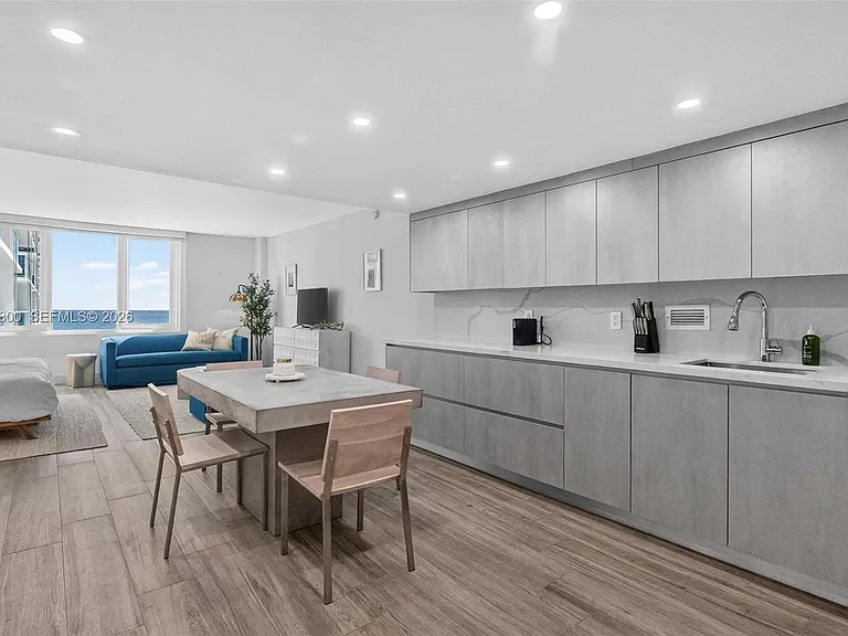2301 Collins Ave #943 — Photo 26