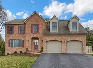 935 Sunnyhill Ln, Harrisburg, PA 17111
