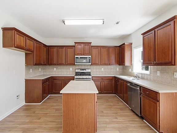 2nd image of 4003 Duran Ln