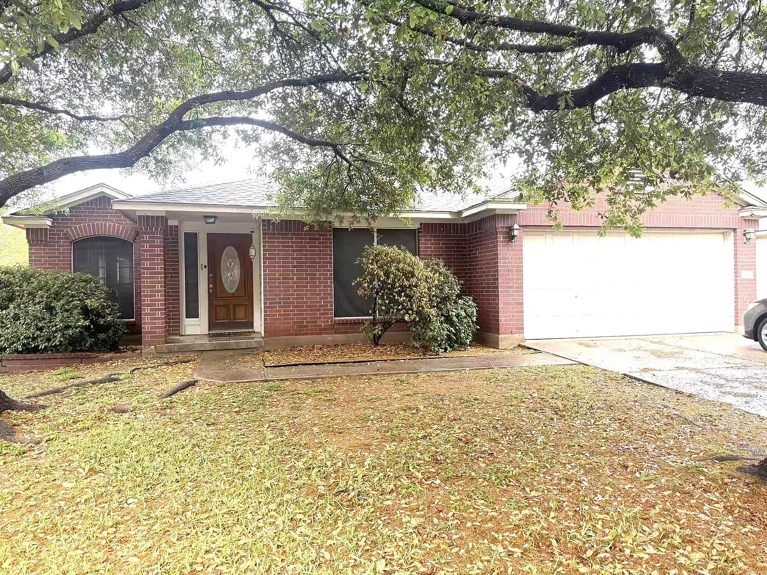 3 bed, 2.0 bath, 1817 sqft, $2,075 — Photo 2
