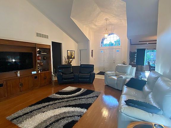 3rd image of 12123 93rd Avenue Ct