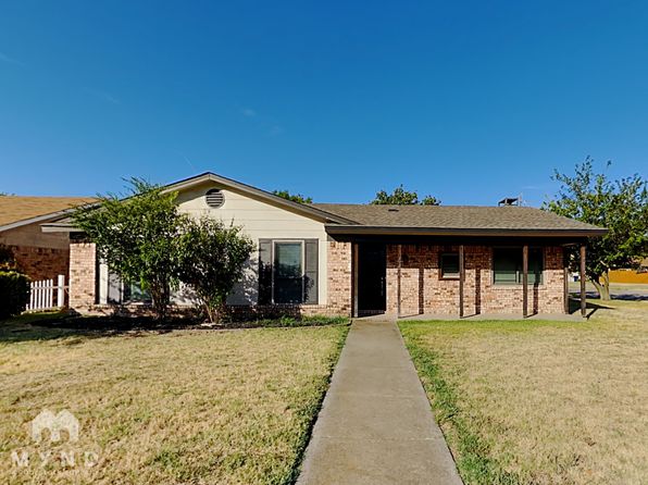461 NW Charlyne Dr