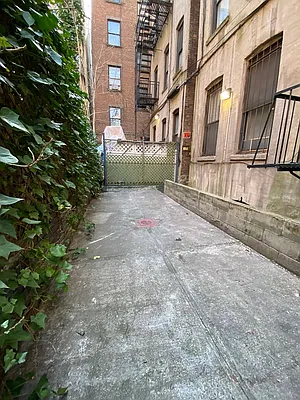 Rented by City Connections Realty | media 37