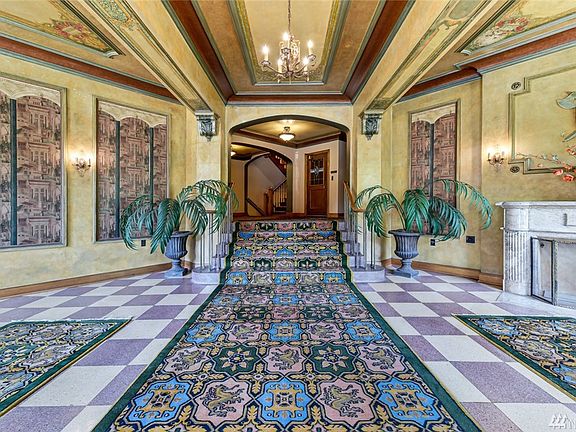 Entering this grand, eye-catching lobby, you can't help but feel like an old-time movie star!  Be sure to click on the Virtual Tour link for a 3D Walk-Through tour of #307!