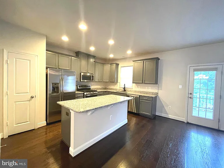 7805 Loblolly Way — Photo 4