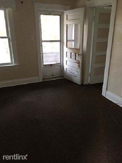 453-24th st living room