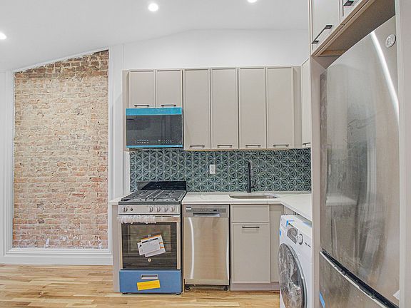 4th image of 11 Revere Pl #4