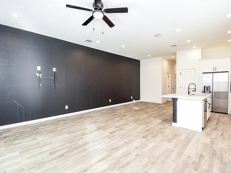 6828 Liverpool St — Photo 13