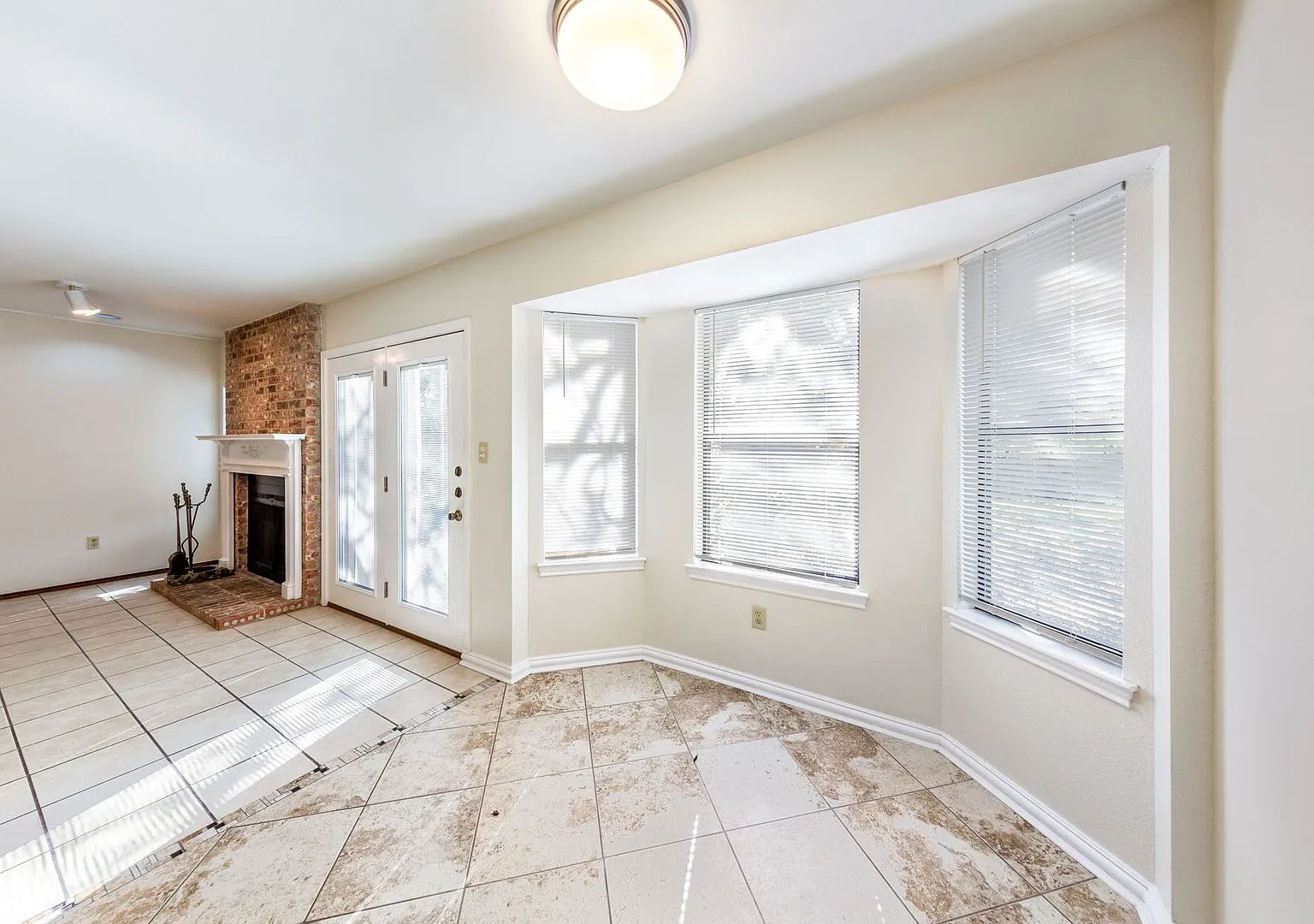 57 Woodcreek 78676 | 4 Bed 2 Bath 2 Car Garage $2175 — Photo 4
