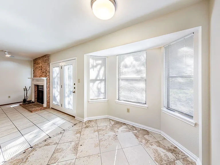 57 Woodcreek Dr — Photo 5