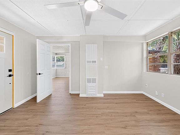 3rd image of 1202 E CAROLINE STREET