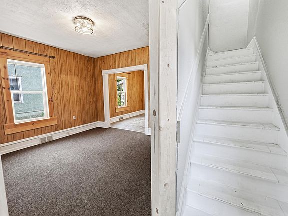 4th image of 413 4th St NE