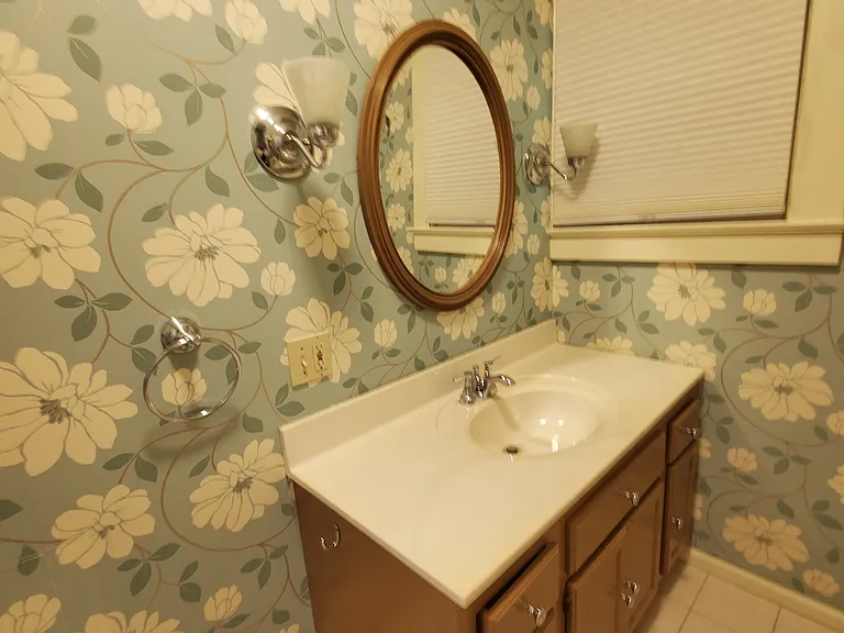 114 W Lexington Ave — Photo 58
