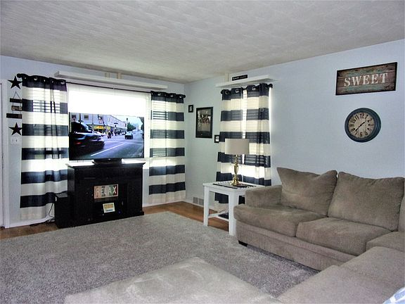 4th image of 1134 Plaza Dr