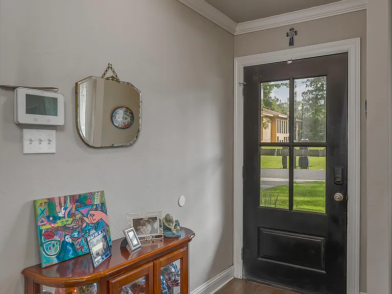 131 Elmview Ln — Photo 2