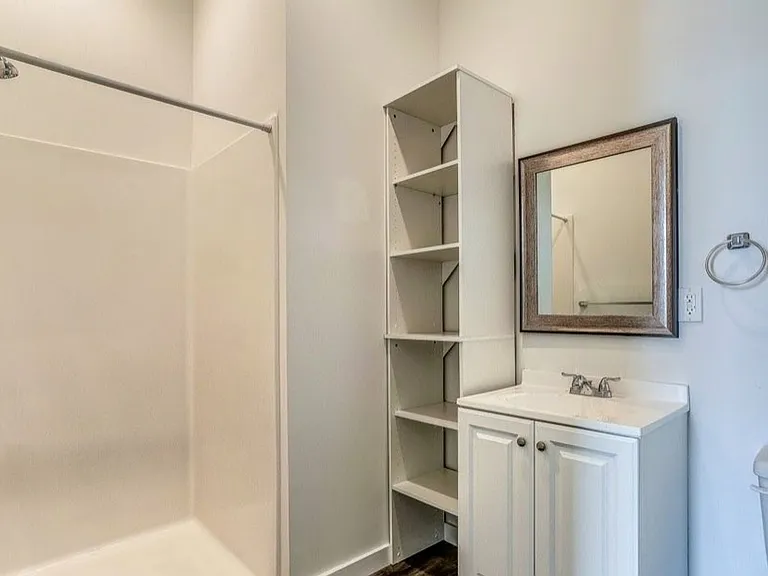 MAIN608 — Photo 17