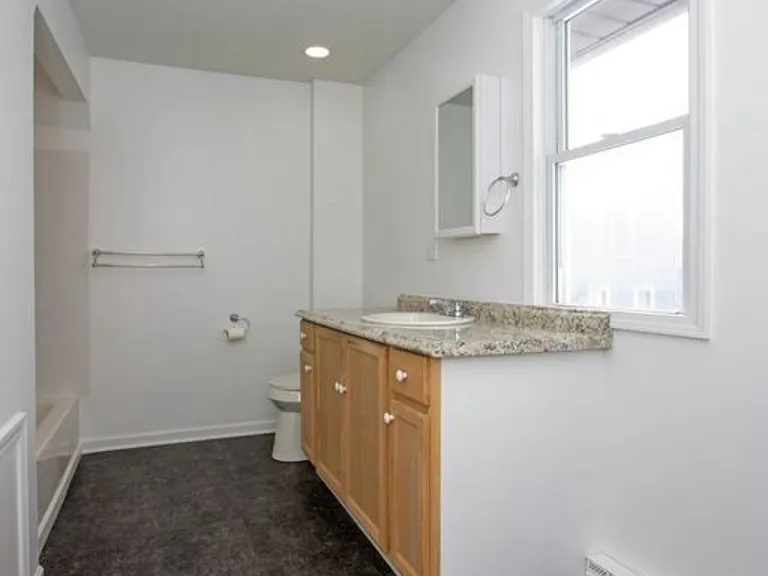 442 Main St #1/2 — Photo 10