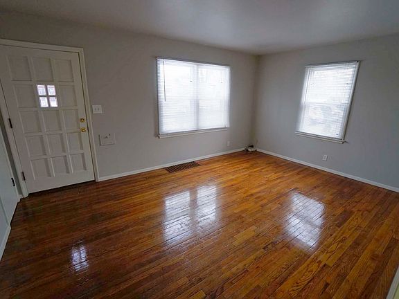 3rd image of 5016 Ewing Ave S