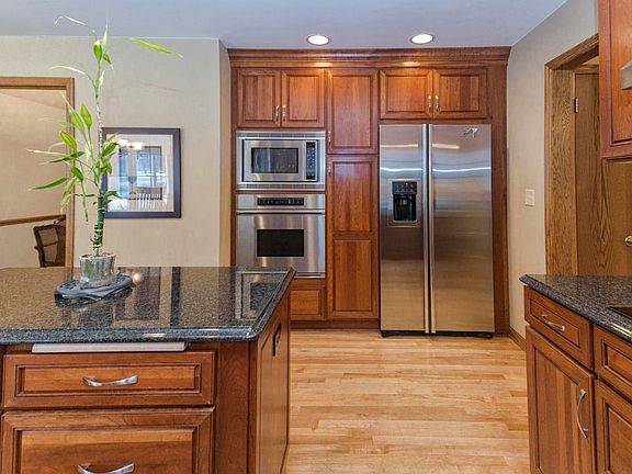 3rd image of 1510 Barrington Woods Dr