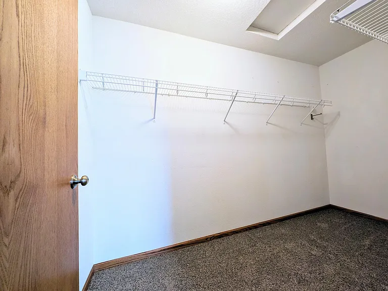 1911 Red Maple Ln — Photo 10