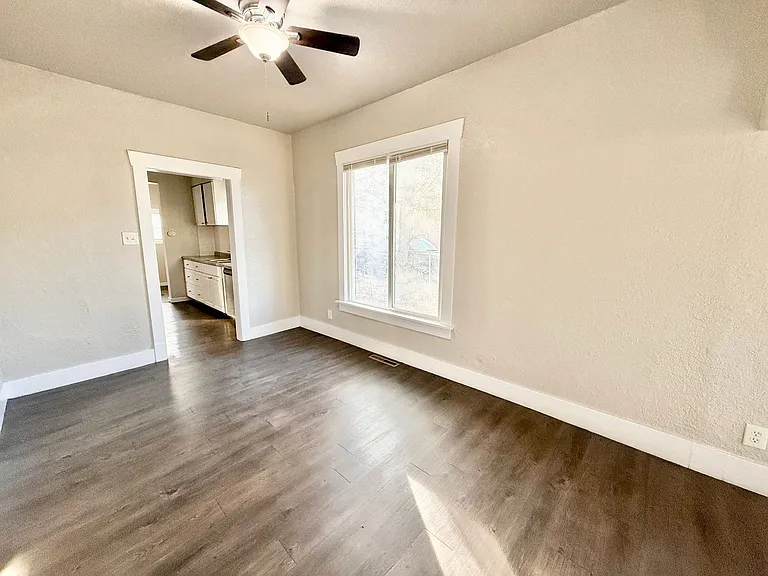1036 S Santa Fe Ave — Photo 2