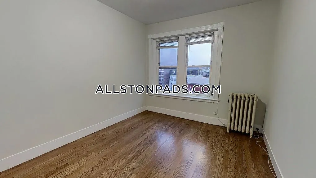 3 bed, 999 sqft, $3,000 — Photo 1