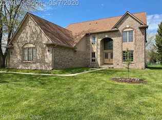 1465 Bloomingdale Dr, Troy, MI 48085