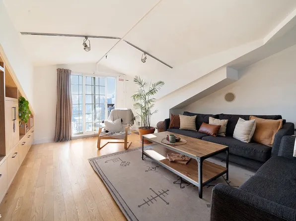 393 Dean St APT 4B, Brooklyn, NY 11217
