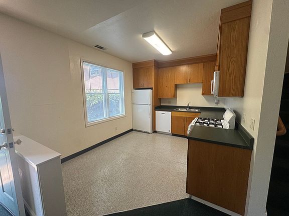 3rd image of 2527 Piedmont Ave #C