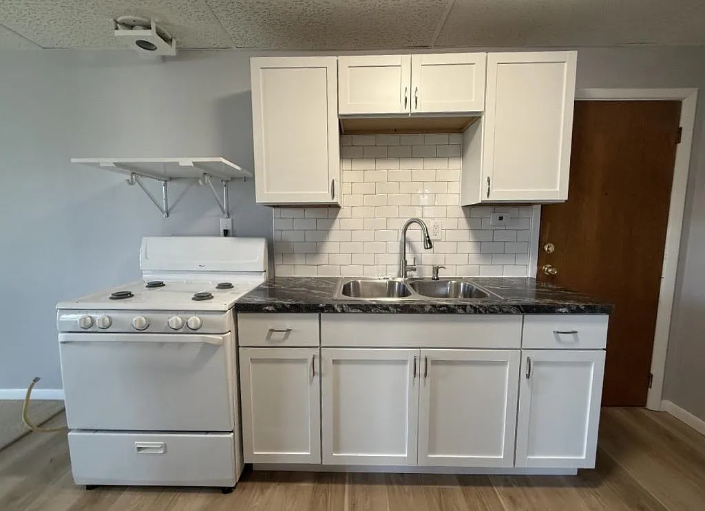 8995 Reed Hill Rd — Photo 3