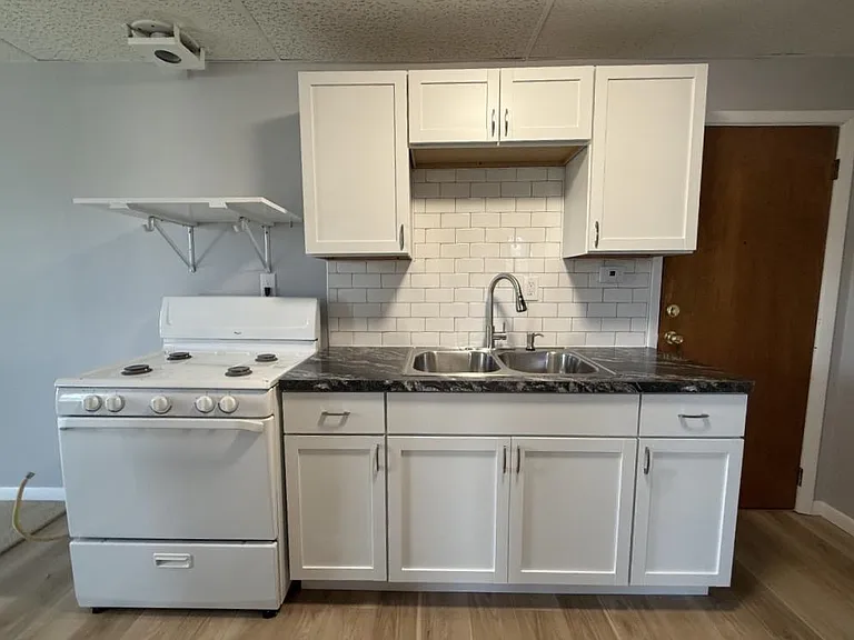 8995 Reed Hill Rd — Photo 3