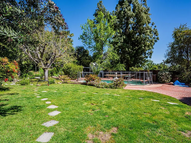 4415 Conchita Way — Photo 33