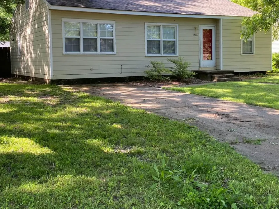 1220 Richard Ave
