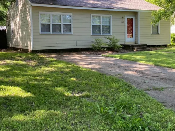 1220 Richard Ave, Parsons, KS 67357