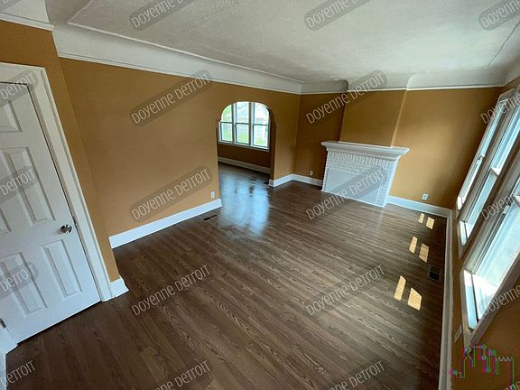 5th image of 2952 Waverly Ave #1