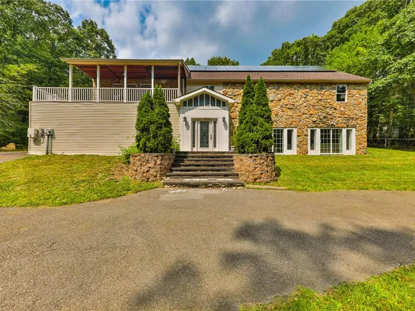 2153 Meadowlake Rd, Saylorsburg, PA 18353