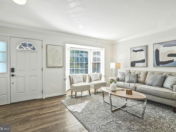 4th image of 7140 Lake Cove Dr