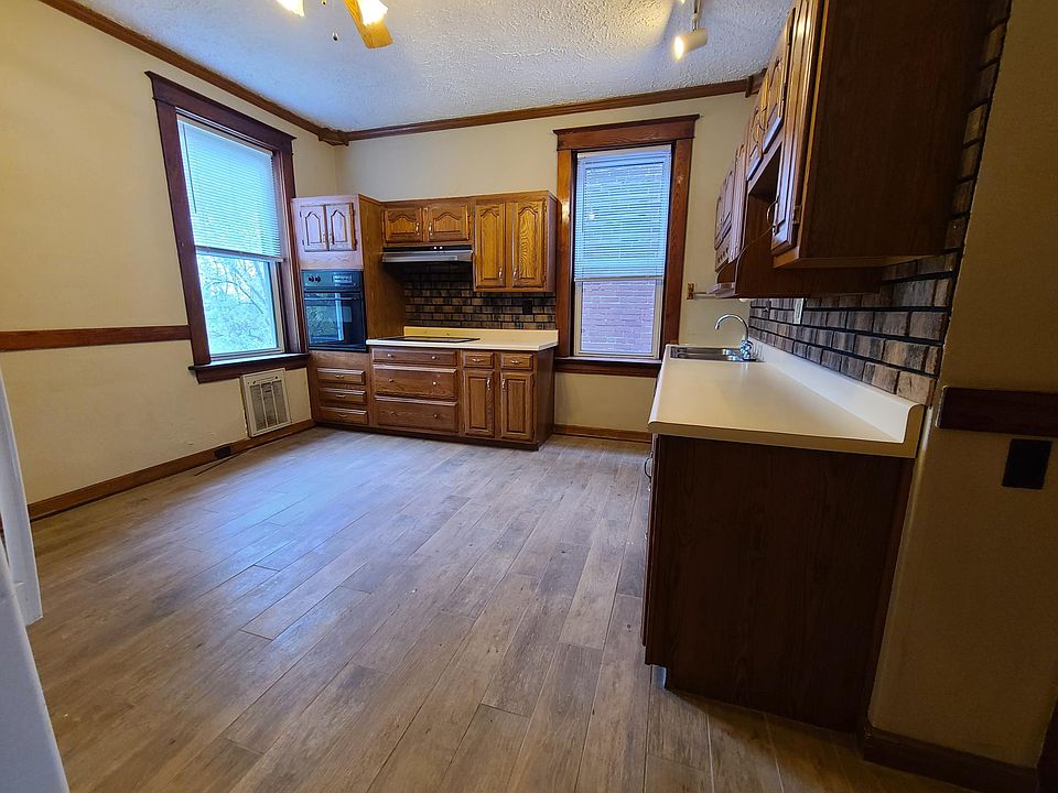 Beautiful spacious kitchen!