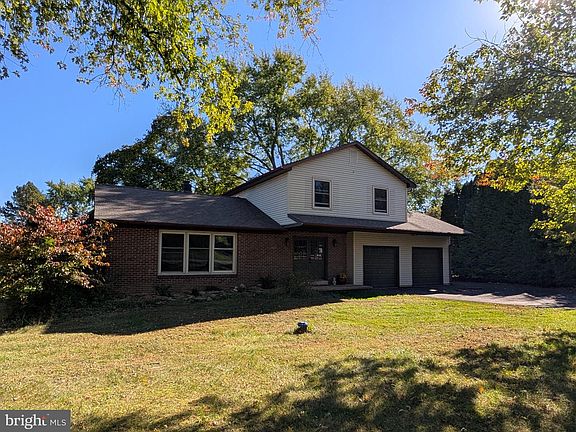 5th image of 204 Atlanta Ct