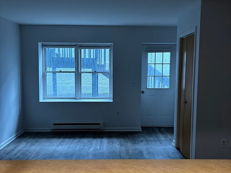 31 Railroad St — Photo 10