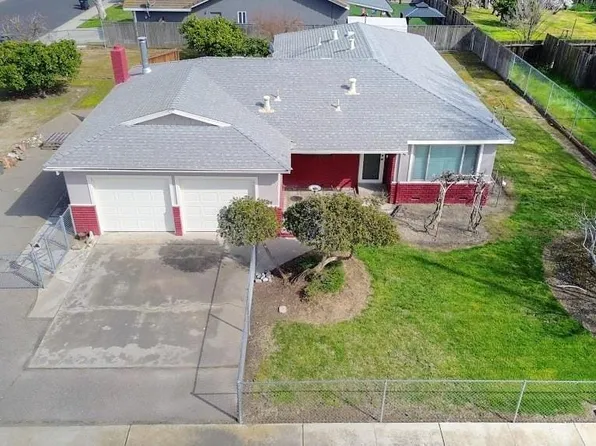 216 Center St, Waterford, CA 95386