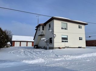 16 Notre Dame Ave W, French River, ON P0M2N0