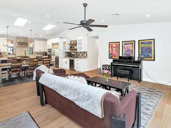 3rd image of 5612 E EMILE ZOLA Avenue