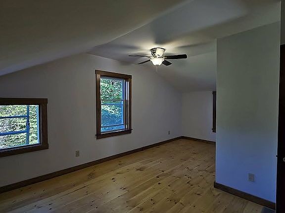 3rd image of 8 Bacon St
