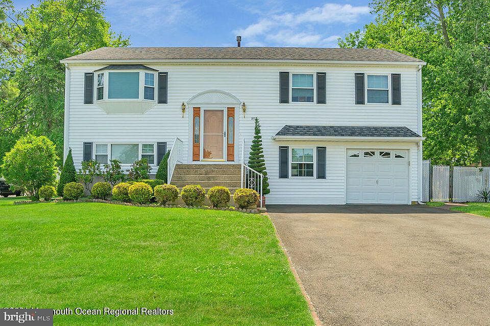 1st image of 852 Peppertree Dr