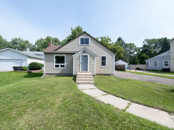 2116 W 105th St, Bloomington, MN 55431