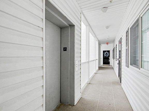 3rd image of 1534 Lanterns Rest Rd. #201