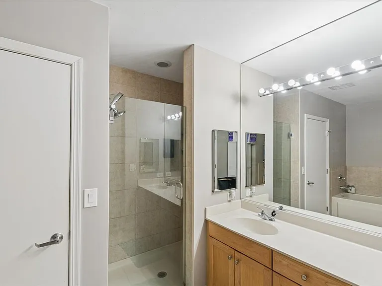 1335 S Prairie Ave #1409 — Photo 9